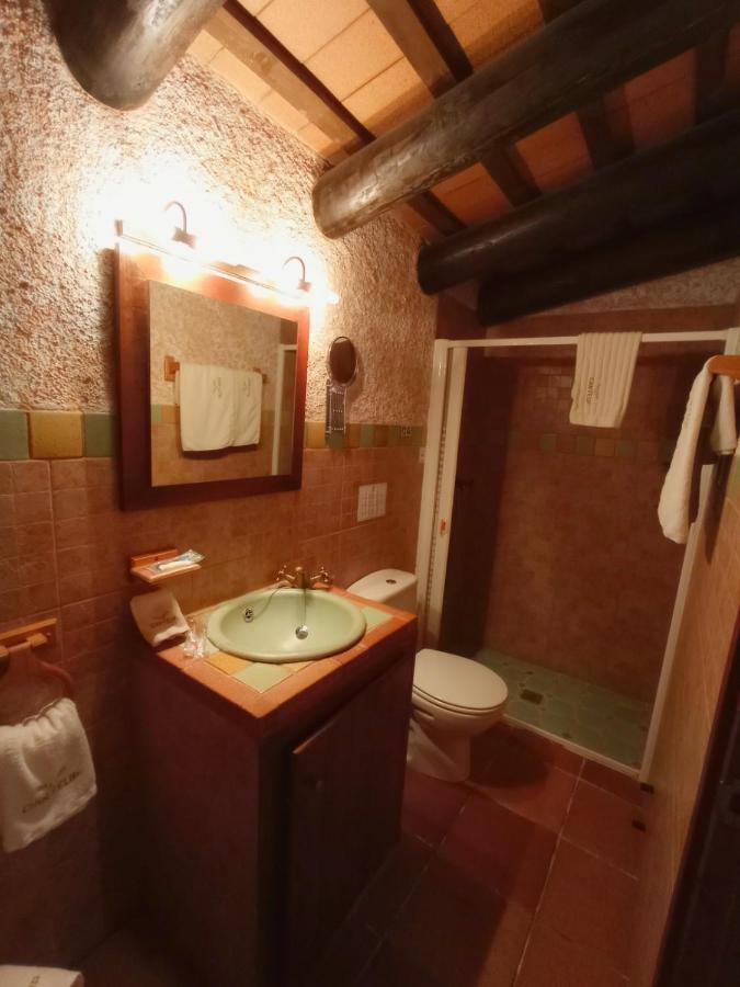 Masia Can Felip B&B Llinars del Valles ภายนอก รูปภาพ