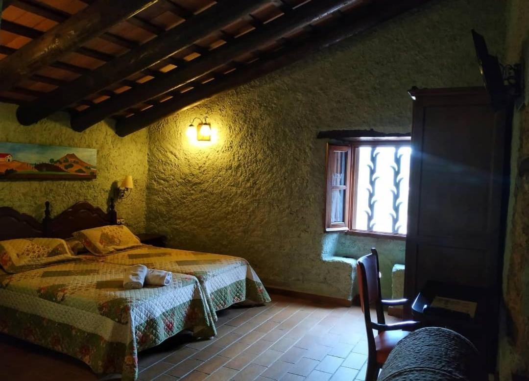 Masia Can Felip B&B Llinars del Valles ภายนอก รูปภาพ
